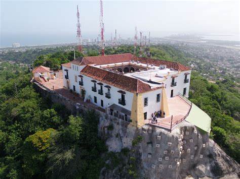 Cerro de la Popa: Starożytna Sagrada Góra z Niezapomnianymi Widokami na Karaibskie Morze!