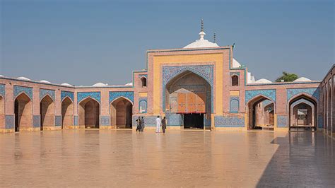  Shah Jahan Mosque w Islamabad: Architektoniczne mistrzostwo z nutą mistycyzmu!